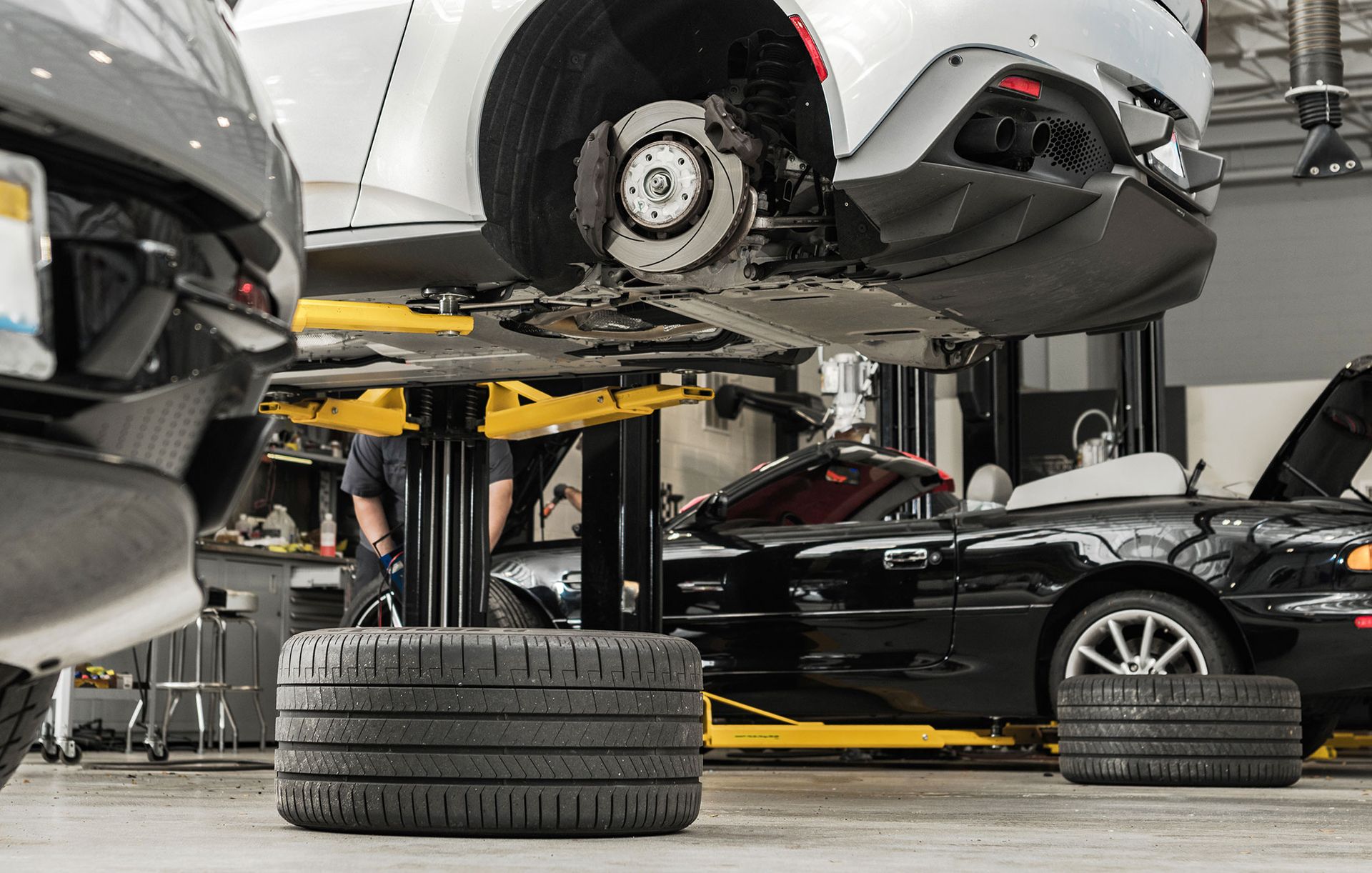 car-dealer-auto-service-interior