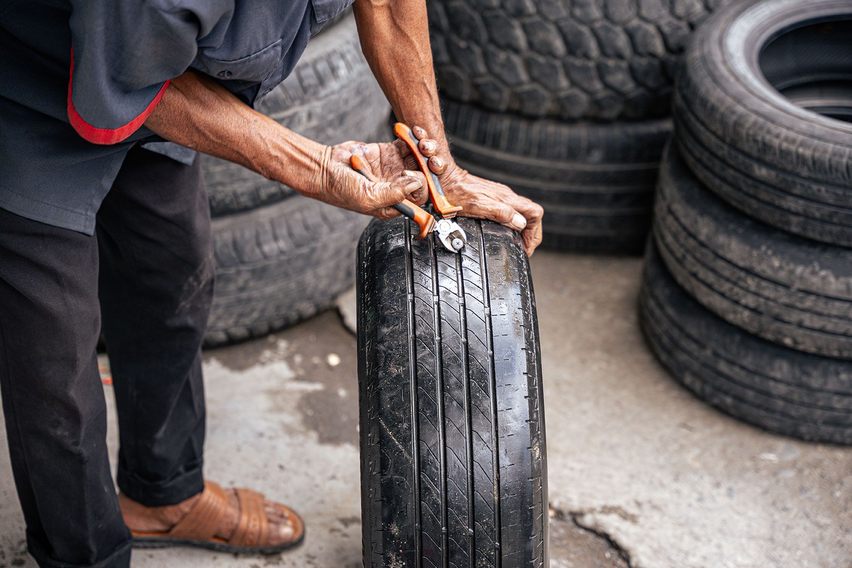 car-mechanic-repairs-punctured-tire
